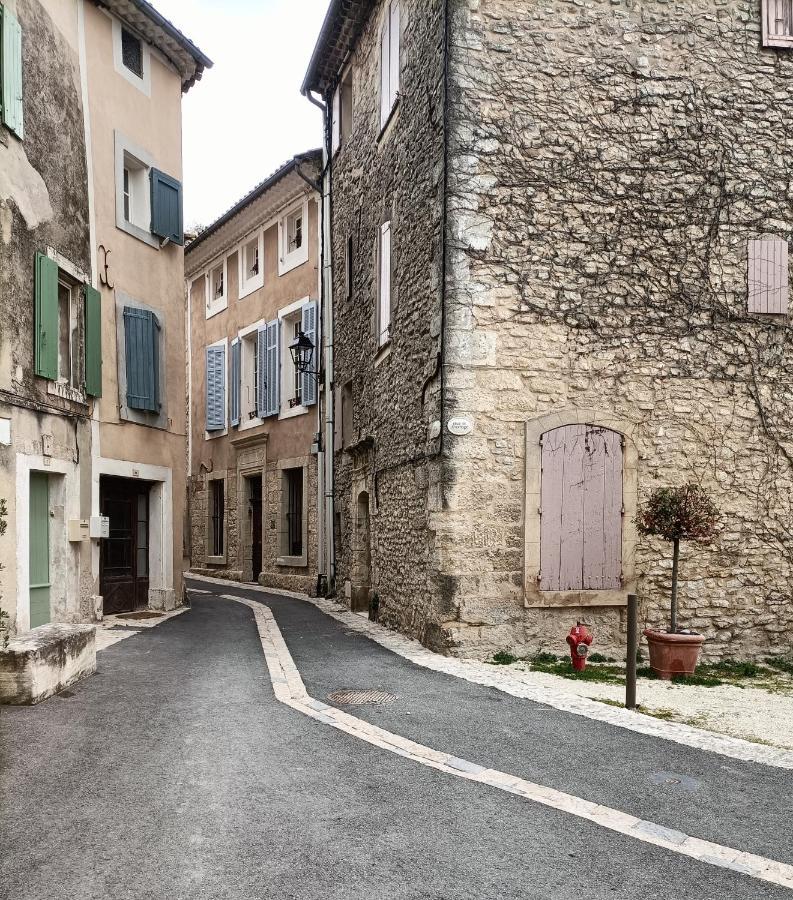 Entre Terre Et Ciel. Saignon
